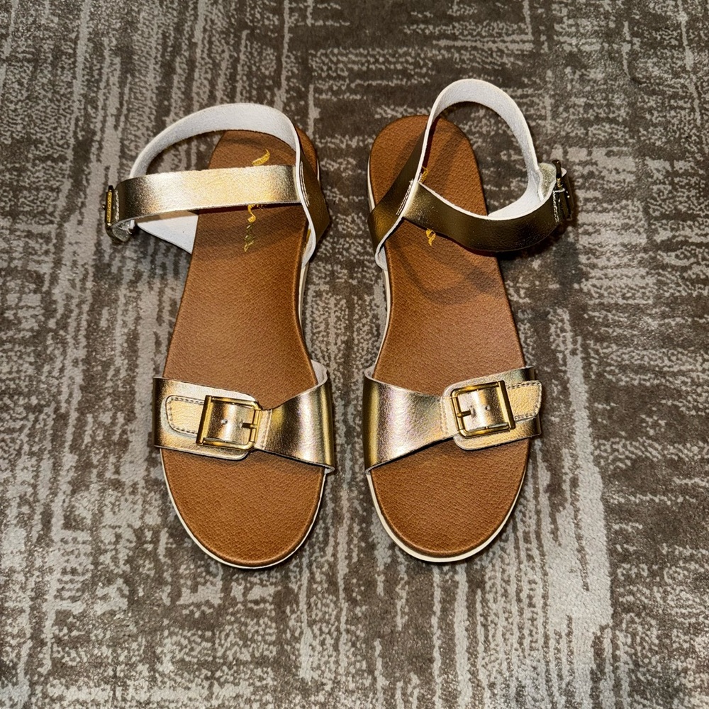 Nina sandals